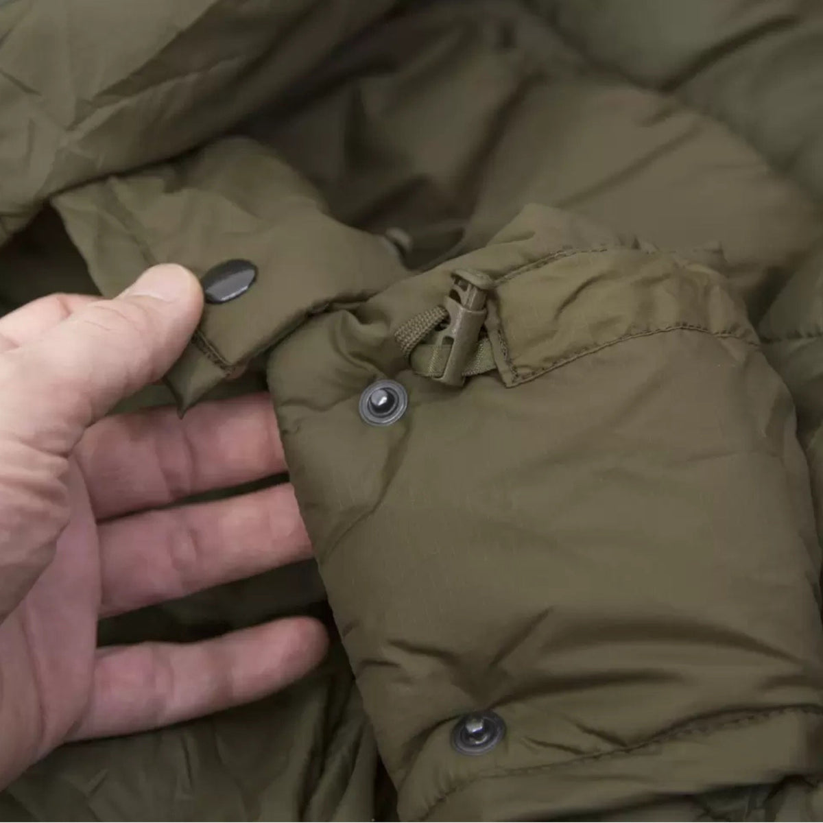 Carinthia Defence 6 Sleeping Bag with Shellproof outer shell and insulated zipper protection