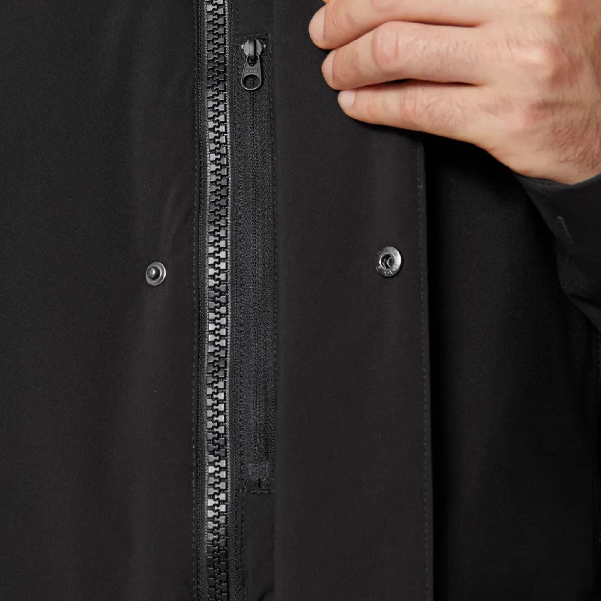 Close-up of the front Zippers on a lack Helly Hansen Reine Parka
