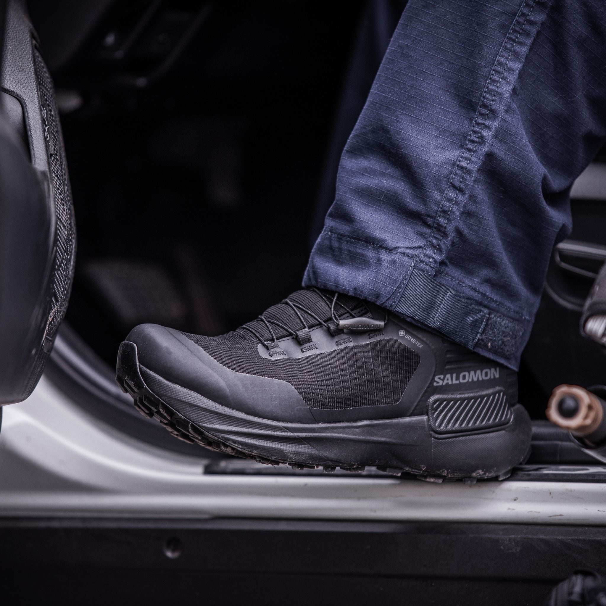Law Enforcement model wearing the Salomon FORCES Genesis GTX in Black